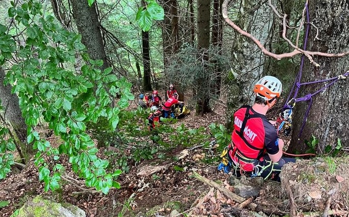 SIBIU: Un bărbat a căzut cu ATV-ul într-o râpă pe Valea Lotrioarei