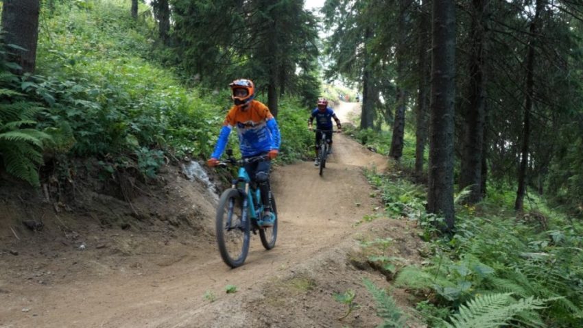 BRAȘOV: Se deschide bike park-ul din Postăvarul