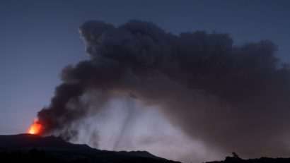 ITALIA: Îngrijorări din cauza vulcanului Etna din Sicilia, aflat în plină erupţie