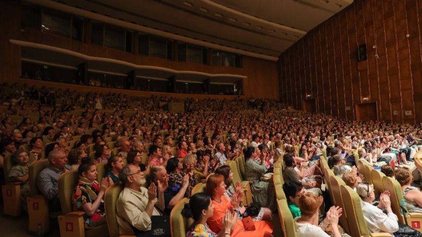 Artiști îndrăgiți, pe scena unui concert caritabil la Sala Radio