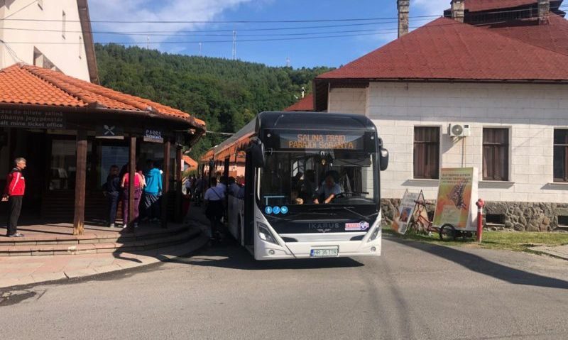 Accesul turiştilor în Salina Praid, cu autobuze electrice