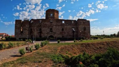 Castelul Lónyai din Medieşu Aurit