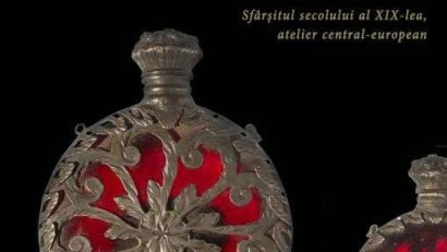 TIMIȘ: Sticluţă de parfum cu eleganţă Belle Epoque, exponatul lunii la Muzeul Naţional al Banatului