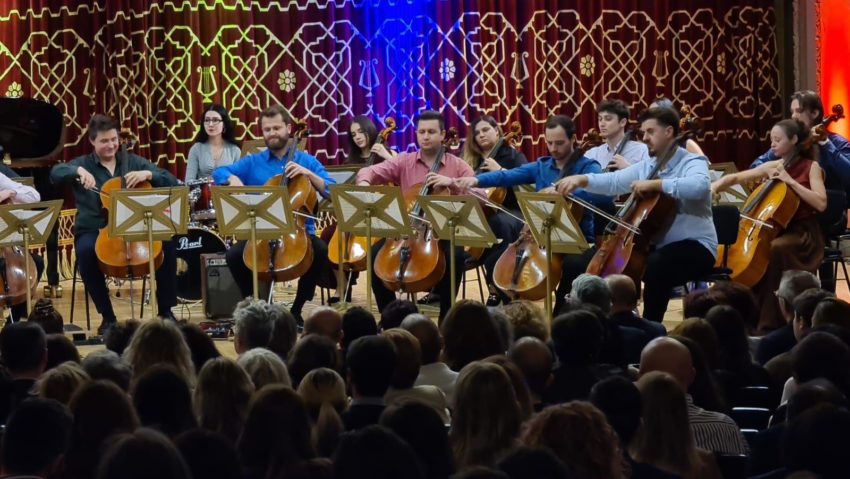 Violoncellissimo, în turneu la Budapesta şi Beijing