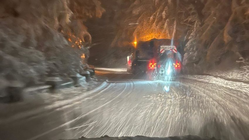 Ninge abundent în centrul țării. Traficul este îngreunat, se circulă în condiții de iarnă | VIDEO