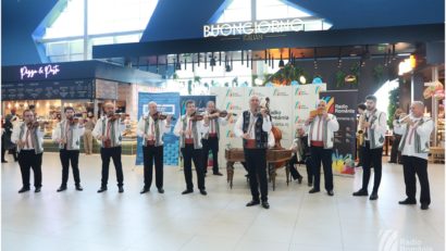 Radio România, la a 96-a aniversare: Recital al Orchestrei de Muzică Populară Radio, la aeroportul Otopeni | VIDEO