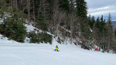 Se schiază în condiții de primăvară în Poiana Brașov