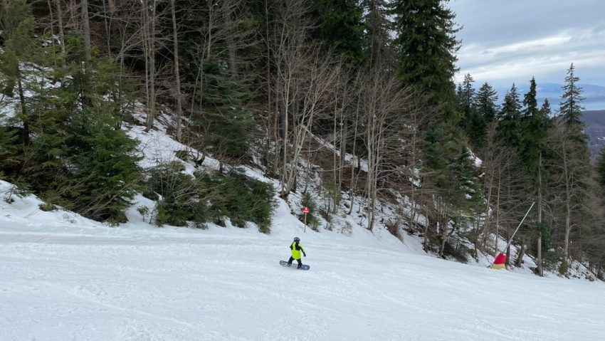 Se schiază în condiții de primăvară în Poiana Brașov