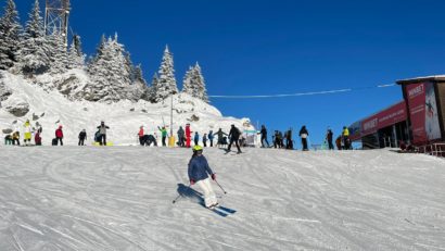 Zi perfectă pentru schi în Poiana Brașov. Se schiază pe toate pârtiile