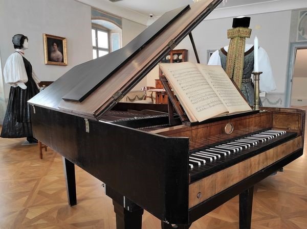 Pianoforte din secolul XIX, martor al tradiției muzicale a Brașovului