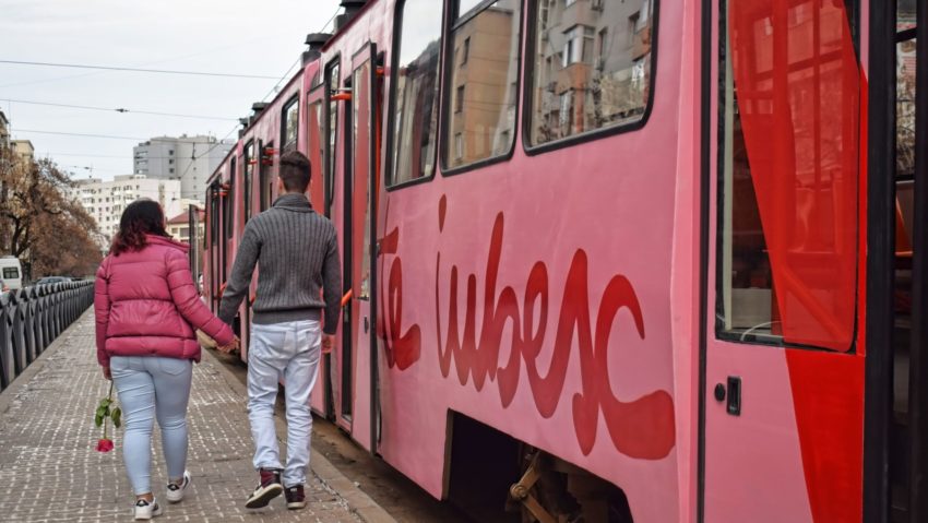 „Tramvaiul Iubirii” circulă prin București